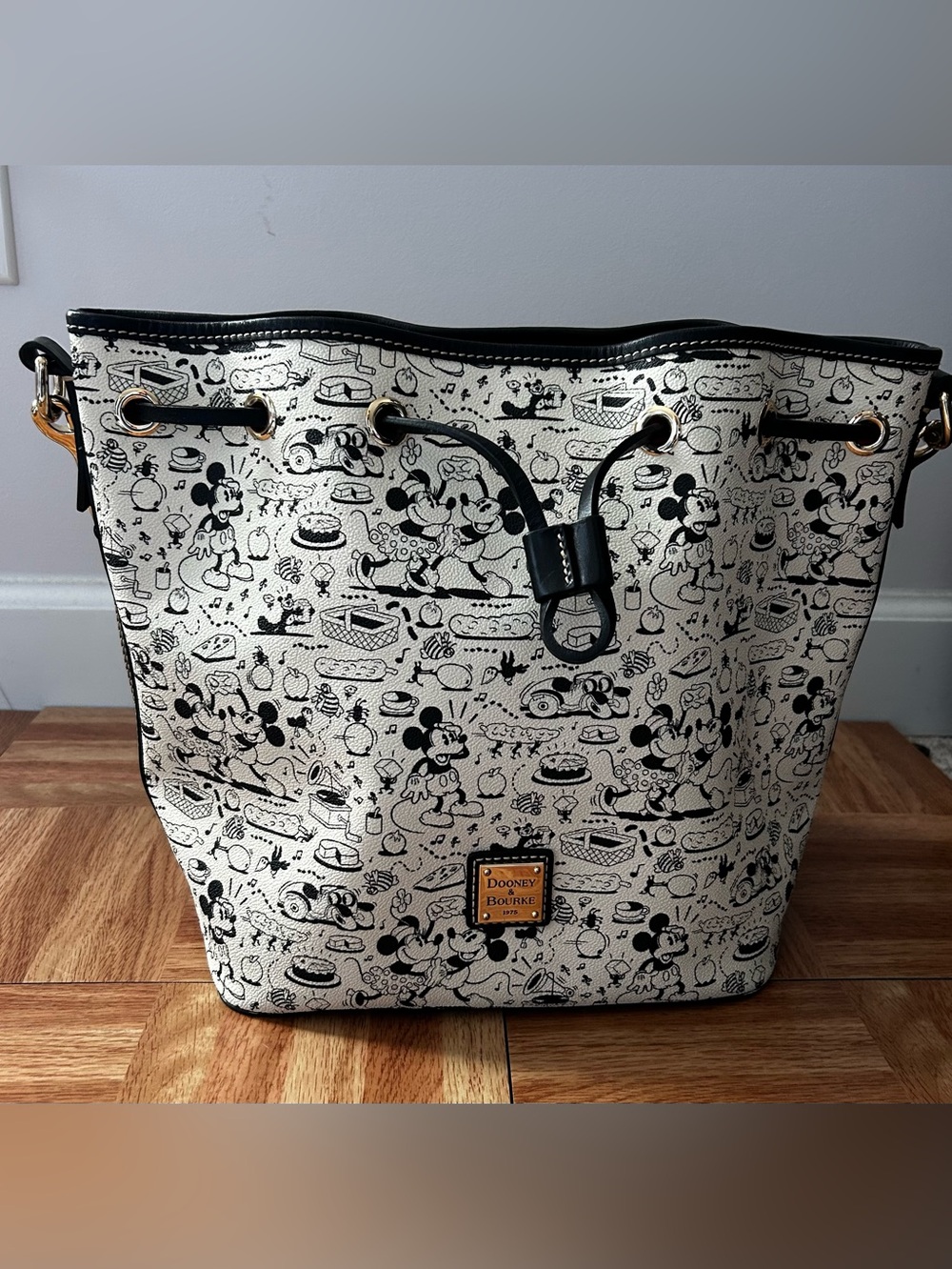 Dooney & Bourke Mickey Minnie Mouse Drawstring Tote Bag Purse Disney Drawstring